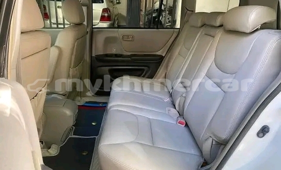 Buy Used Toyota Highlander White Car in Chbar Mon in Kampong Speu Province Buy Used Toyota Highlander White Car in Chbar Mon in Kampong Speu Province