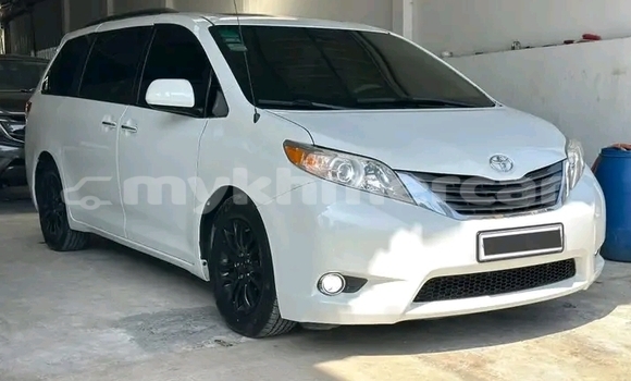 Buy Used Toyota Sienna White Car in Mongkol Borey in Banteay Meanchey Province Buy Used Toyota Sienna White Car in Mongkol Borey in Banteay Meanchey Province