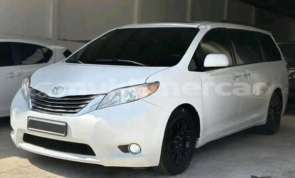 Buy Used Toyota Sienna White Car in Mongkol Borey in Banteay Meanchey Province Buy Used Toyota Sienna White Car in Mongkol Borey in Banteay Meanchey Province