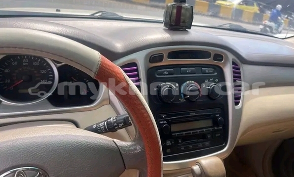 Buy Used Toyota Highlander White Car in Moung Ruessei in Battambang Province Buy Used Toyota Highlander White Car in Moung Ruessei in Battambang Province