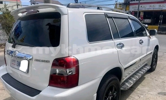 Buy Used Toyota Highlander White Car in Moung Ruessei in Battambang Province Buy Used Toyota Highlander White Car in Moung Ruessei in Battambang Province