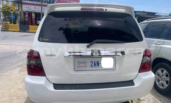 Buy Used Toyota Highlander White Car in Moung Ruessei in Battambang Province Buy Used Toyota Highlander White Car in Moung Ruessei in Battambang Province