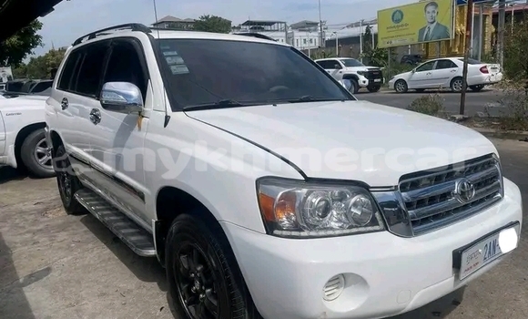Buy Used Toyota Highlander White Car in Moung Ruessei in Battambang Province Buy Used Toyota Highlander White Car in Moung Ruessei in Battambang Province