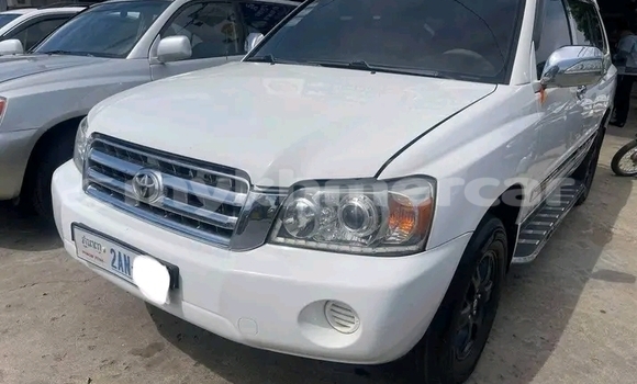 Buy Used Toyota Highlander White Car in Moung Ruessei in Battambang Province Buy Used Toyota Highlander White Car in Moung Ruessei in Battambang Province