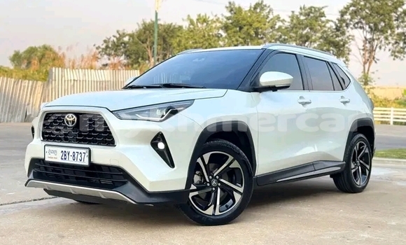 Buy Used Toyota RAV4 White Car in Kep in Kep Province Buy Used Toyota RAV4 White Car in Kep in Kep Province