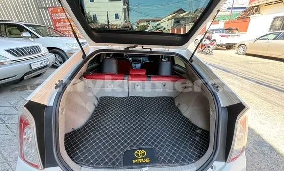 Buy Used Toyota Prius White Car in Chbar Mon in Kampong Speu Province Buy Used Toyota Prius White Car in Chbar Mon in Kampong Speu Province