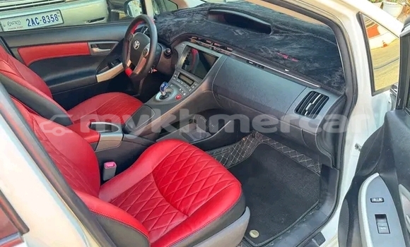 Buy Used Toyota Prius White Car in Chbar Mon in Kampong Speu Province Buy Used Toyota Prius White Car in Chbar Mon in Kampong Speu Province