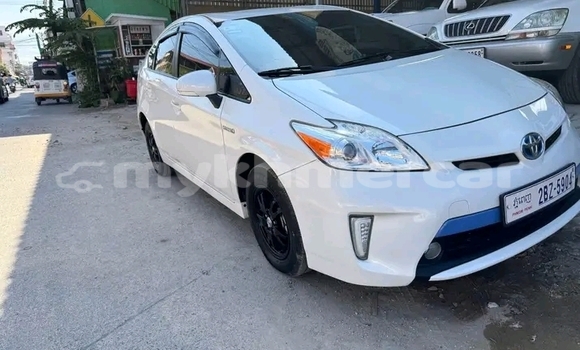 Buy Used Toyota Prius White Car in Chbar Mon in Kampong Speu Province Buy Used Toyota Prius White Car in Chbar Mon in Kampong Speu Province