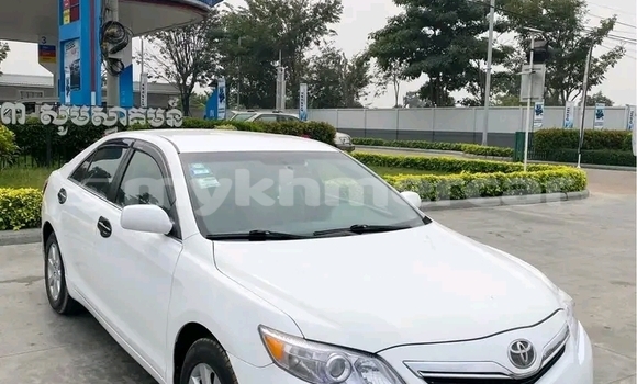 Buy Used Toyota Camry White Car in Chbar Mon in Kampong Speu Province Buy Used Toyota Camry White Car in Chbar Mon in Kampong Speu Province