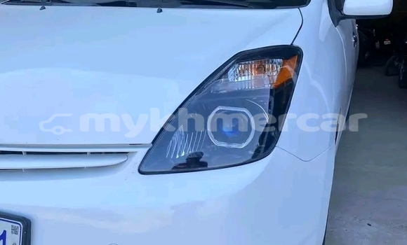Buy Used Toyota Prius White Car in Chbar Mon in Kampong Speu Province Buy Used Toyota Prius White Car in Chbar Mon in Kampong Speu Province
