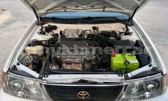 Buy Used Toyota Avalon White Car in Chbar Mon in Kampong Speu Province