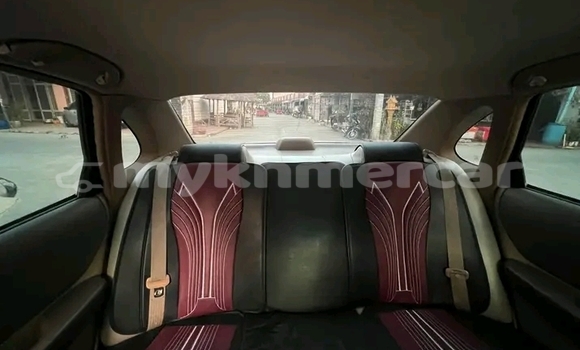 Buy Used Toyota Avalon White Car in Chbar Mon in Kampong Speu Province Buy Used Toyota Avalon White Car in Chbar Mon in Kampong Speu Province