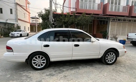 Buy Used Toyota Avalon White Car in Chbar Mon in Kampong Speu Province Buy Used Toyota Avalon White Car in Chbar Mon in Kampong Speu Province