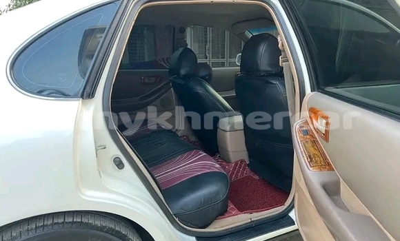 Buy Used Toyota Avalon White Car in Chbar Mon in Kampong Speu Province Buy Used Toyota Avalon White Car in Chbar Mon in Kampong Speu Province