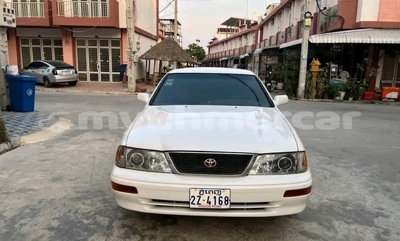 Buy Used Toyota Avalon White Car in Chbar Mon in Kampong Speu Province Buy Used Toyota Avalon White Car in Chbar Mon in Kampong Speu Province