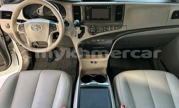 Buy Used Toyota Sienna White Car in Chbar Mon in Kampong Speu Province Buy Used Toyota Sienna White Car in Chbar Mon in Kampong Speu Province
