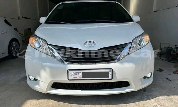 Buy Used Toyota Sienna White Car in Chbar Mon in Kampong Speu Province Buy Used Toyota Sienna White Car in Chbar Mon in Kampong Speu Province