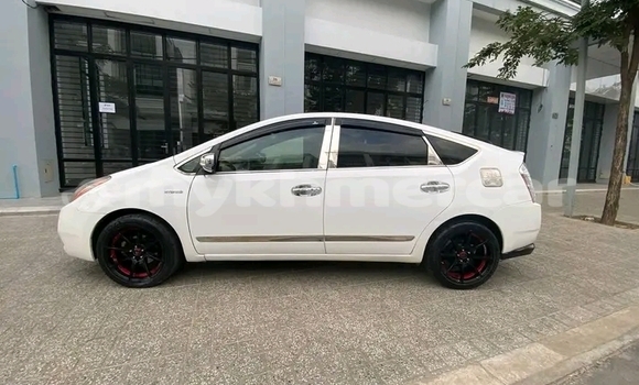 Buy Used Toyota Prius White Car in Chbar Mon in Kampong Speu Province Buy Used Toyota Prius White Car in Chbar Mon in Kampong Speu Province