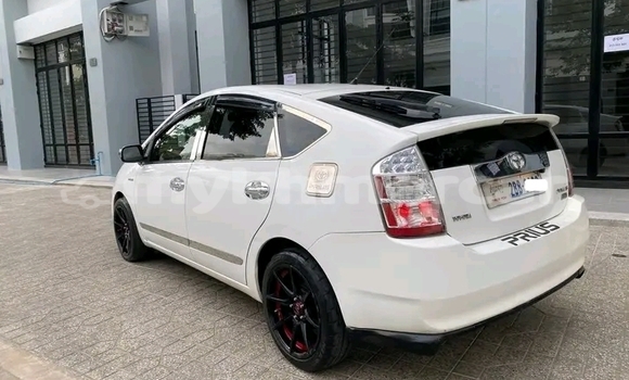 Buy Used Toyota Prius White Car in Chbar Mon in Kampong Speu Province Buy Used Toyota Prius White Car in Chbar Mon in Kampong Speu Province