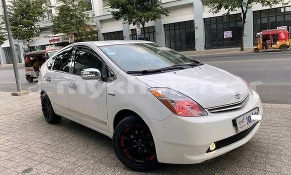 Buy Used Toyota Prius White Car in Chbar Mon in Kampong Speu Province Buy Used Toyota Prius White Car in Chbar Mon in Kampong Speu Province