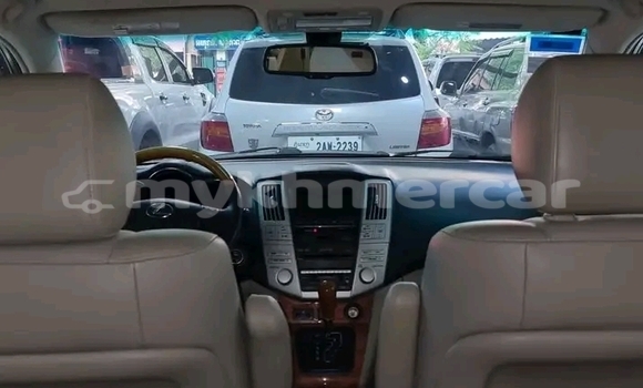 Buy Used Lexus LX 570 White Car in Chbar Mon in Kampong Speu Province Buy Used Lexus LX 570 White Car in Chbar Mon in Kampong Speu Province