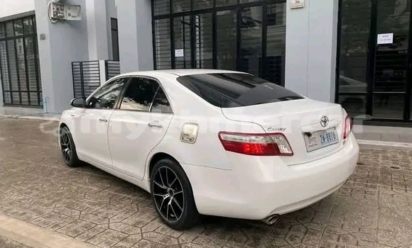 Buy Used Toyota Camry White Car in Chbar Mon in Kampong Speu Province Buy Used Toyota Camry White Car in Chbar Mon in Kampong Speu Province
