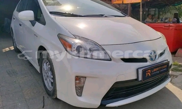 Buy Used Toyota Prius White Car in Cheom Ksan in Preah Vihear Province Buy Used Toyota Prius White Car in Cheom Ksan in Preah Vihear Province