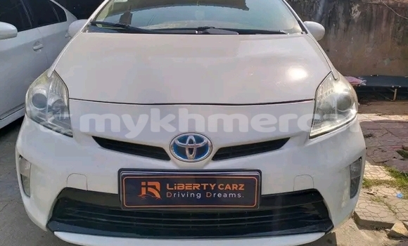 Buy Used Toyota Prius White Car in Cheom Ksan in Preah Vihear Province Buy Used Toyota Prius White Car in Cheom Ksan in Preah Vihear Province