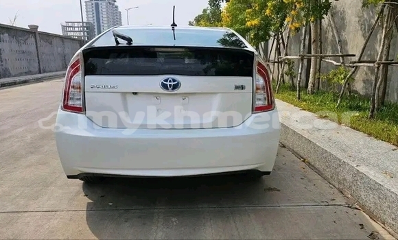 Buy Used Toyota Prius White Car in Chbar Mon in Kampong Speu Province Buy Used Toyota Prius White Car in Chbar Mon in Kampong Speu Province
