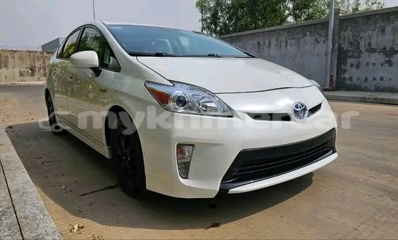 Buy Used Toyota Prius White Car in Chbar Mon in Kampong Speu Province Buy Used Toyota Prius White Car in Chbar Mon in Kampong Speu Province