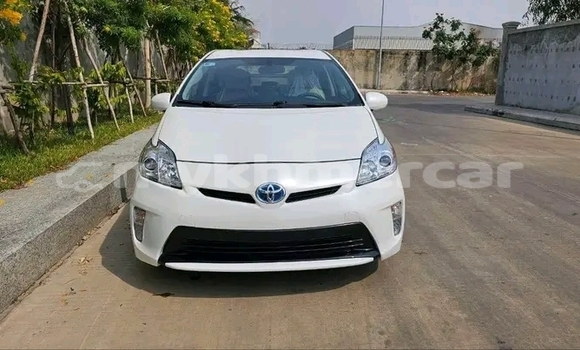 Buy Used Toyota Prius White Car in Chbar Mon in Kampong Speu Province Buy Used Toyota Prius White Car in Chbar Mon in Kampong Speu Province