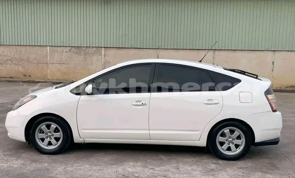 Buy Used Toyota Prius White Car in Chbar Mon in Kampong Speu Province Buy Used Toyota Prius White Car in Chbar Mon in Kampong Speu Province