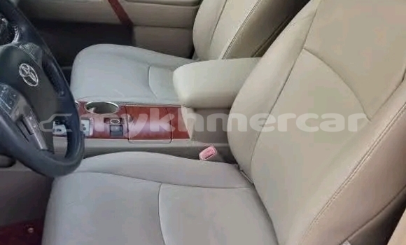 Buy Used Toyota Highlander White Car in Chbar Mon in Kampong Speu Province Buy Used Toyota Highlander White Car in Chbar Mon in Kampong Speu Province