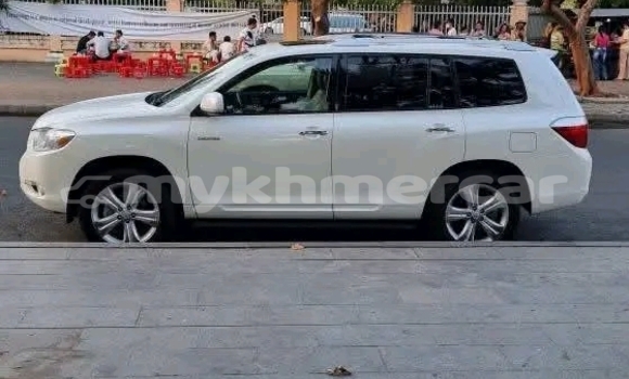 Buy Used Toyota Highlander White Car in Chbar Mon in Kampong Speu Province Buy Used Toyota Highlander White Car in Chbar Mon in Kampong Speu Province