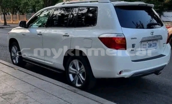 Buy Used Toyota Highlander White Car in Chbar Mon in Kampong Speu Province Buy Used Toyota Highlander White Car in Chbar Mon in Kampong Speu Province