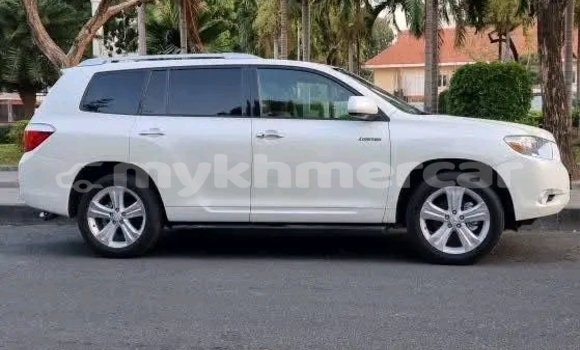 Buy Used Toyota Highlander White Car in Chbar Mon in Kampong Speu Province Buy Used Toyota Highlander White Car in Chbar Mon in Kampong Speu Province