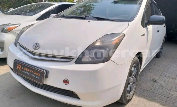 Buy Used Toyota Prius White Car in Cheom Ksan in Preah Vihear Province Buy Used Toyota Prius White Car in Cheom Ksan in Preah Vihear Province