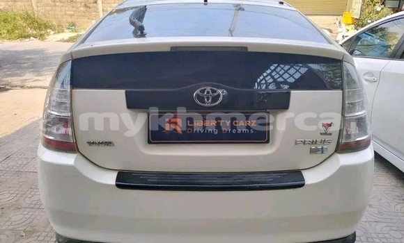 Buy Used Toyota Prius White Car in Cheom Ksan in Preah Vihear Province Buy Used Toyota Prius White Car in Cheom Ksan in Preah Vihear Province