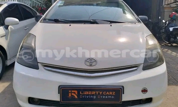 Buy Used Toyota Prius White Car in Cheom Ksan in Preah Vihear Province Buy Used Toyota Prius White Car in Cheom Ksan in Preah Vihear Province