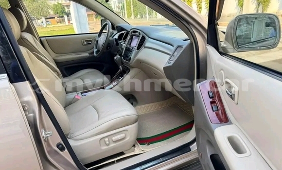 Buy Used Toyota Highlander Other Car in Chbar Mon in Kampong Speu Province Buy Used Toyota Highlander Other Car in Chbar Mon in Kampong Speu Province