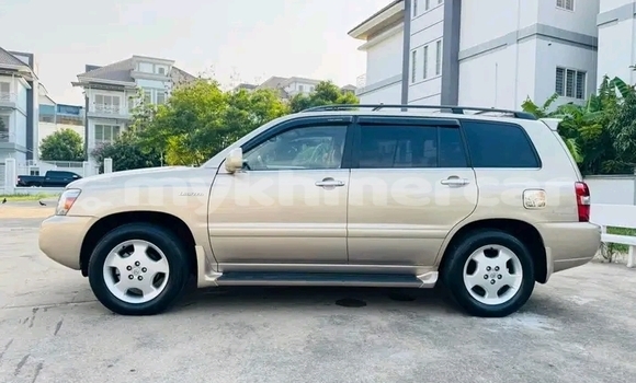 Buy Used Toyota Highlander Other Car in Chbar Mon in Kampong Speu Province Buy Used Toyota Highlander Other Car in Chbar Mon in Kampong Speu Province