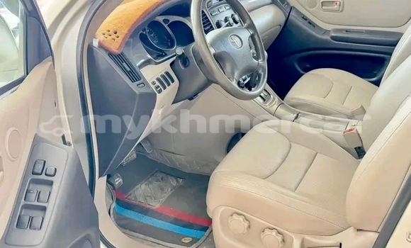 Buy Used Toyota Highlander White Car in Moung Ruessei in Battambang Province Buy Used Toyota Highlander White Car in Moung Ruessei in Battambang Province