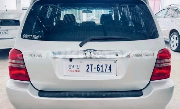 Buy Used Toyota Highlander White Car in Moung Ruessei in Battambang Province Buy Used Toyota Highlander White Car in Moung Ruessei in Battambang Province