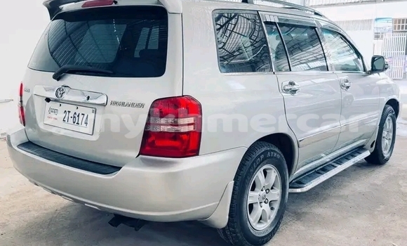 Buy Used Toyota Highlander White Car in Moung Ruessei in Battambang Province Buy Used Toyota Highlander White Car in Moung Ruessei in Battambang Province