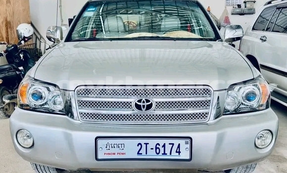 Buy Used Toyota Highlander White Car in Moung Ruessei in Battambang Province Buy Used Toyota Highlander White Car in Moung Ruessei in Battambang Province
