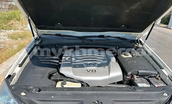 Buy Used Toyota Highlander White Car in Kratié in Kratié Province Buy Used Toyota Highlander White Car in Kratié in Kratié Province