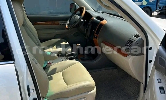 Buy Used Toyota Highlander White Car in Kratié in Kratié Province Buy Used Toyota Highlander White Car in Kratié in Kratié Province