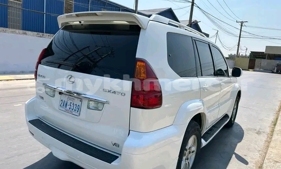 Buy Used Toyota Highlander White Car in Kratié in Kratié Province Buy Used Toyota Highlander White Car in Kratié in Kratié Province
