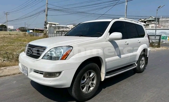 Buy Used Toyota Highlander White Car in Kratié in Kratié Province Buy Used Toyota Highlander White Car in Kratié in Kratié Province