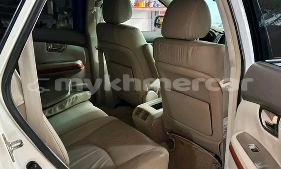 Buy Used Lexus RX 330 White Car in Neak Leung in Prey Veng Province Buy Used Lexus RX 330 White Car in Neak Leung in Prey Veng Province